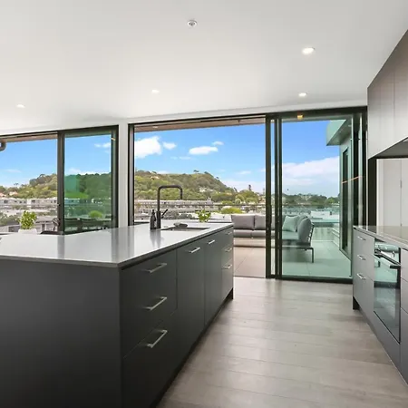 Enfield Sky - Brand New Luxury Penthouse Apartment